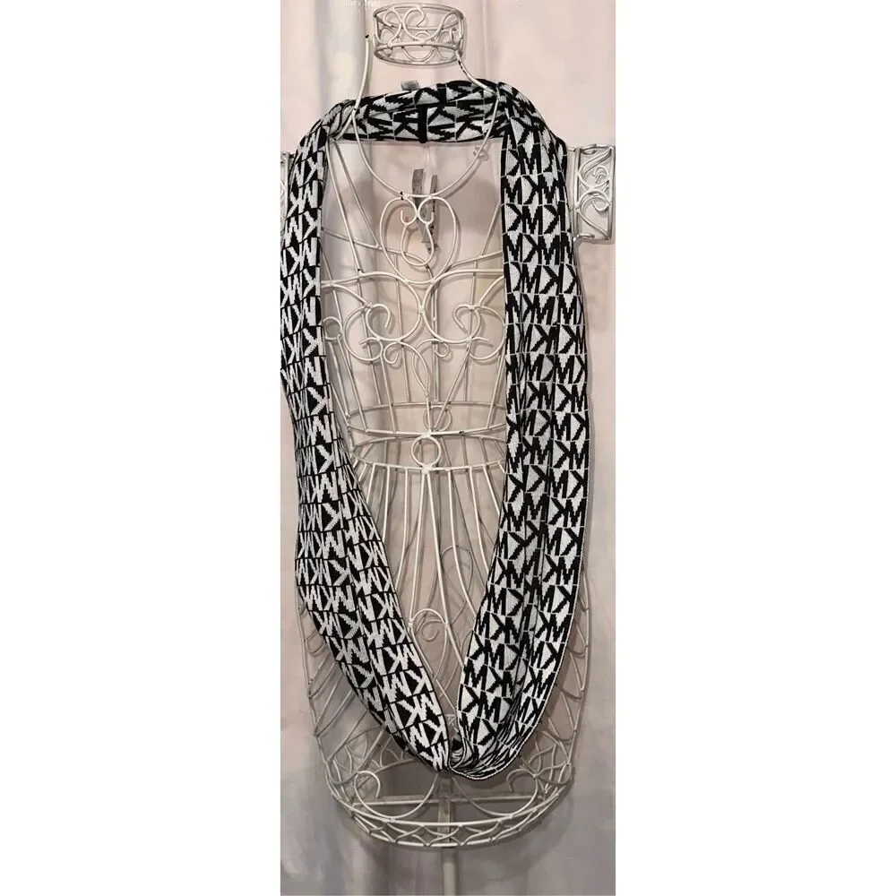 NEW WITH TAGS MICHAEL KORS Black/White Signature Monogramed MK Classic Knit Scar